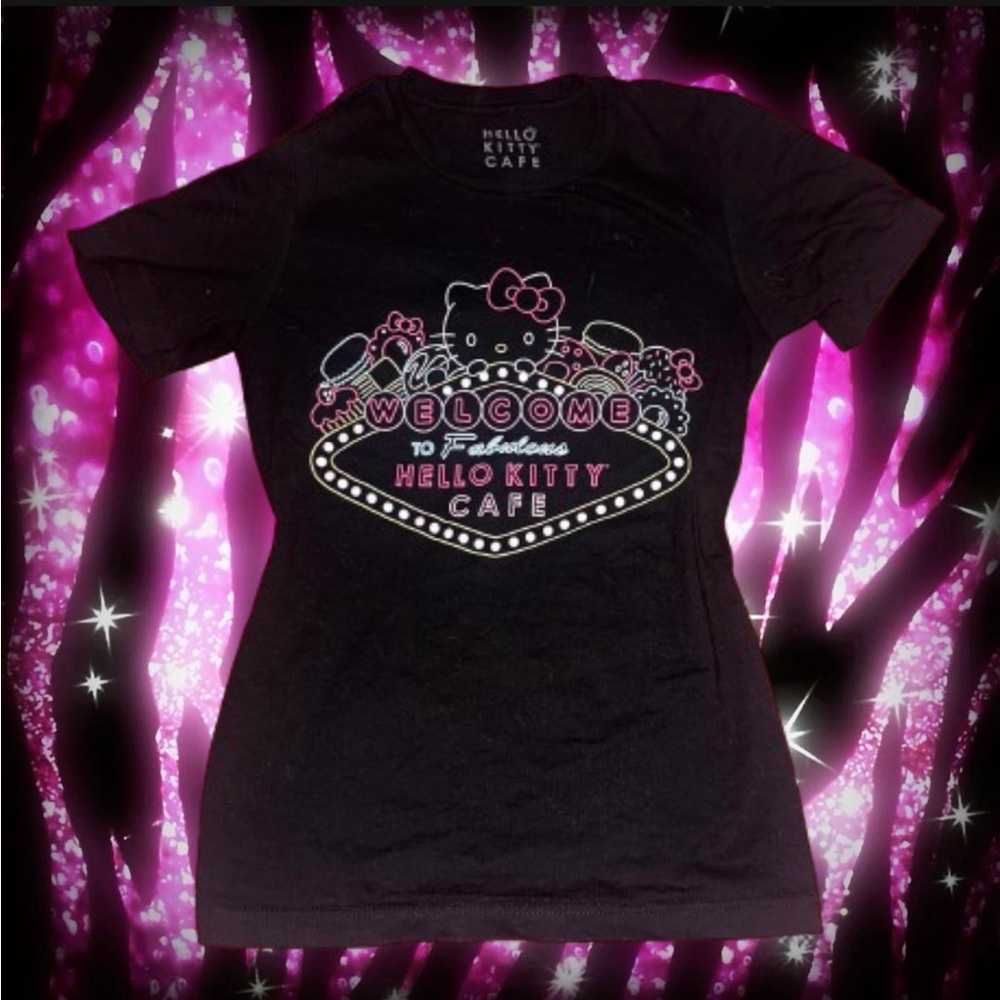 hello kitty cafe las vegas t-shirt 🎀